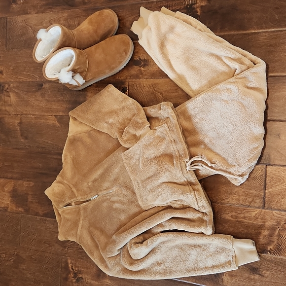 Old Navy Pants - Old Navy Faux Fur Cozy Jogger Set